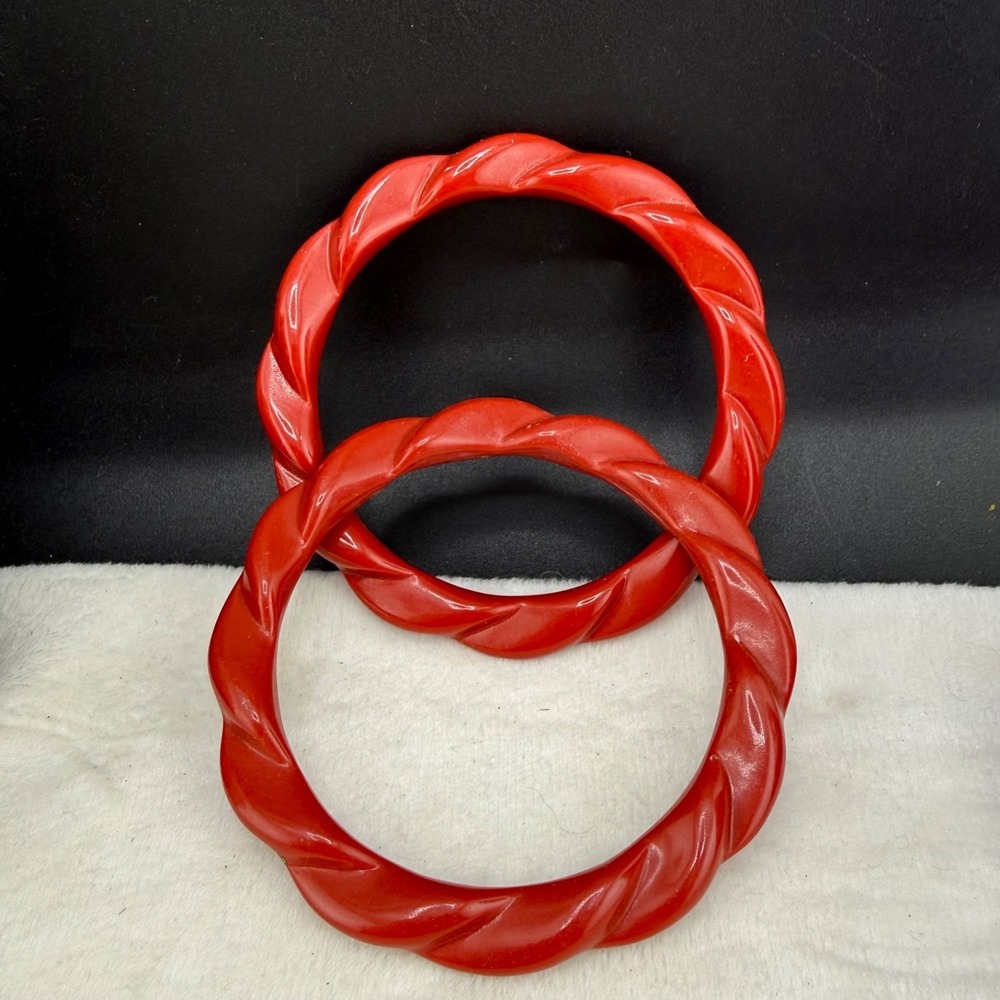 Vintage Acrylic Bangle Bracelet Set‎ of 2 Red Wavy Stackable 8.5"